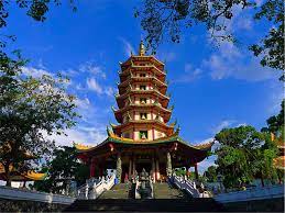Megahnya Pagoda Buddhagaya Watugong Semarang